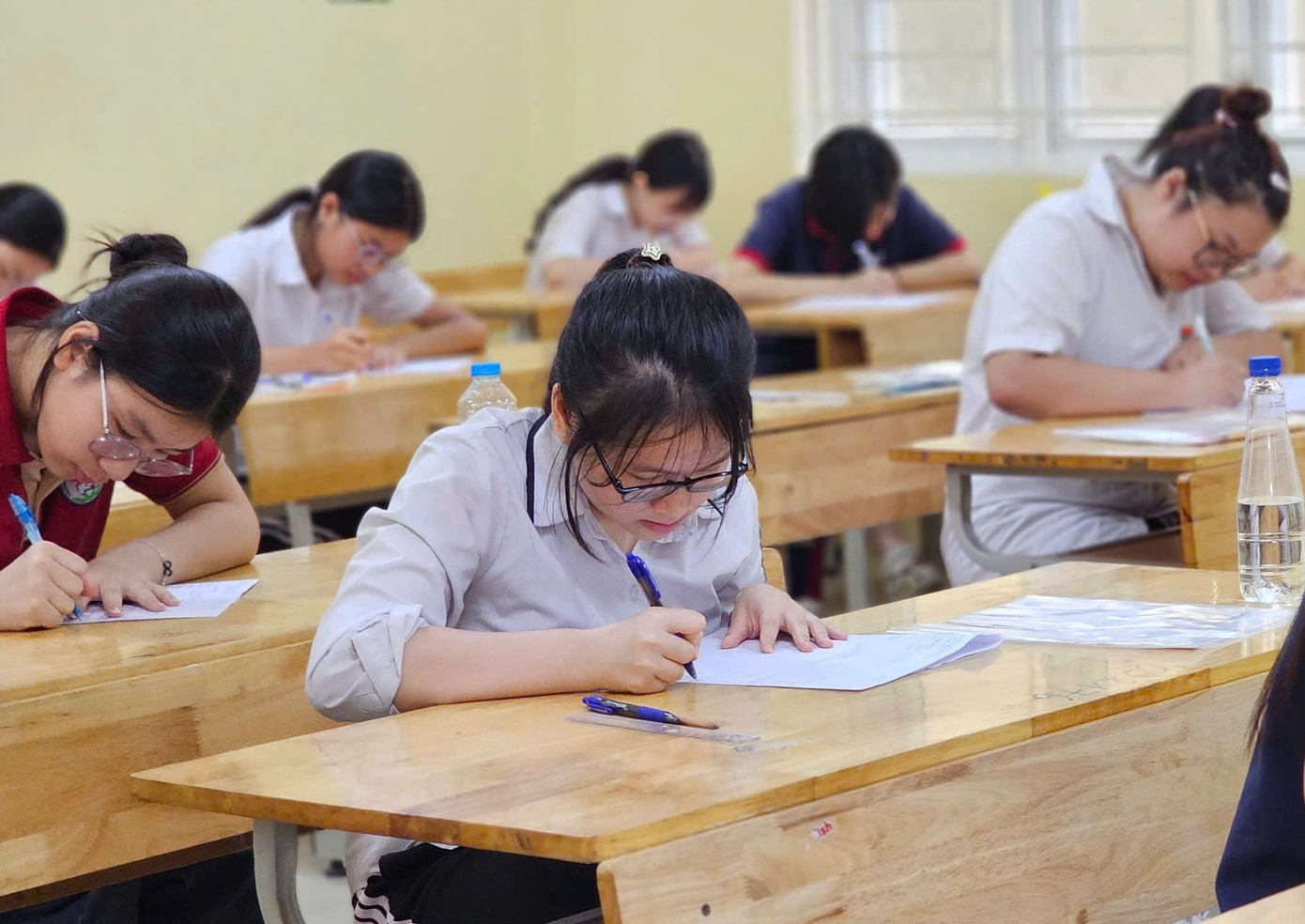 Sáng nay, hơn 102.000 thí sinh của Hà Nội thực hiện bài thi môn Toán. Sáng nay, hơn 102.000 thí sinh của Hà Nội thực hiện bài thi môn Toán.