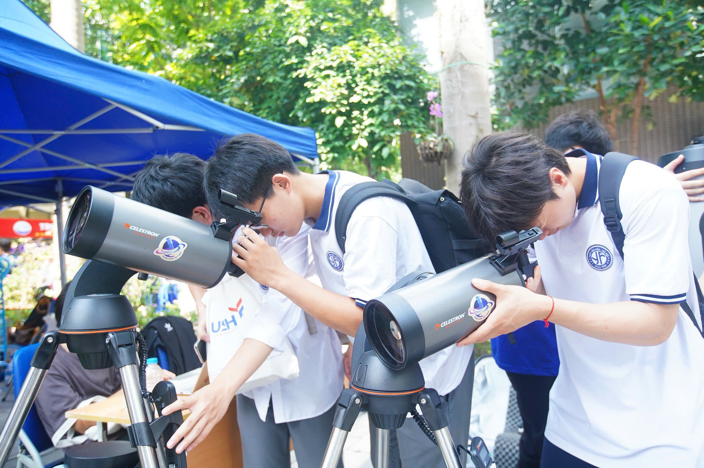 Học sinh tham gia một hoạt động thực hành tại Ngày hội tuyển sinh khối các ngành Khoa học và Công nghệ. Học sinh tham gia một hoạt động thực hành tại Ngày hội tuyển sinh khối các ngành Khoa học và Công nghệ.