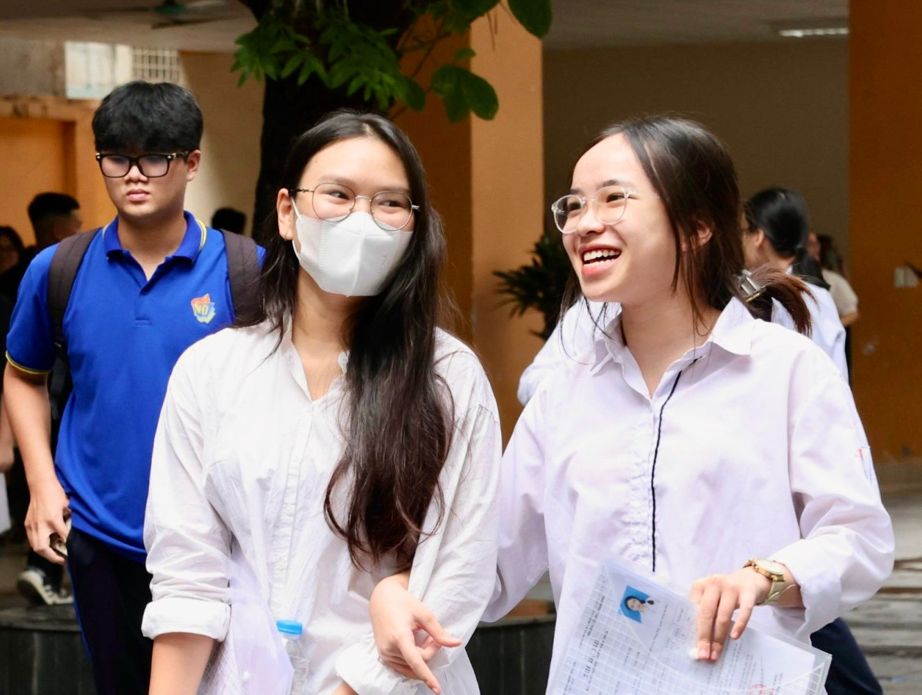 Đúng 14 giờ chiều nay, tất cả thí sinh dự Kỳ thi Tốt nghiệp THPT năm 2025 đến điểm thi làm thủ tục dự thi. Đúng 14 giờ chiều nay, tất cả thí sinh dự Kỳ thi Tốt nghiệp THPT năm 2025 đến điểm thi làm thủ tục dự thi.