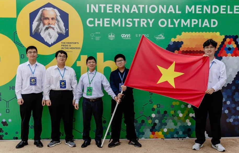 4 học sinh Việt Nam đã xuất sắc đoạt Huy chương Vàng, Huy chương Bạc tại Kỳ thi Olympic Hóa học quốc tế Mendeleev năm 2025.