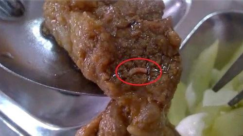 Học sinh nghi thức ăn có dòi, nhà trường xác minh là sả. (ảnh: minh hoạ)