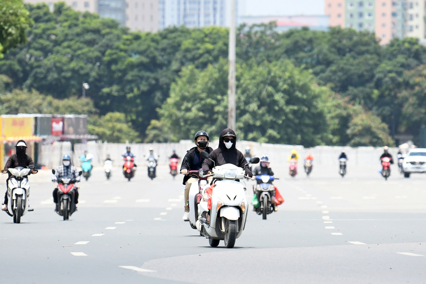 Nắng nóng kéo dài hết ngày mai (10/8) ở miền Bắc.