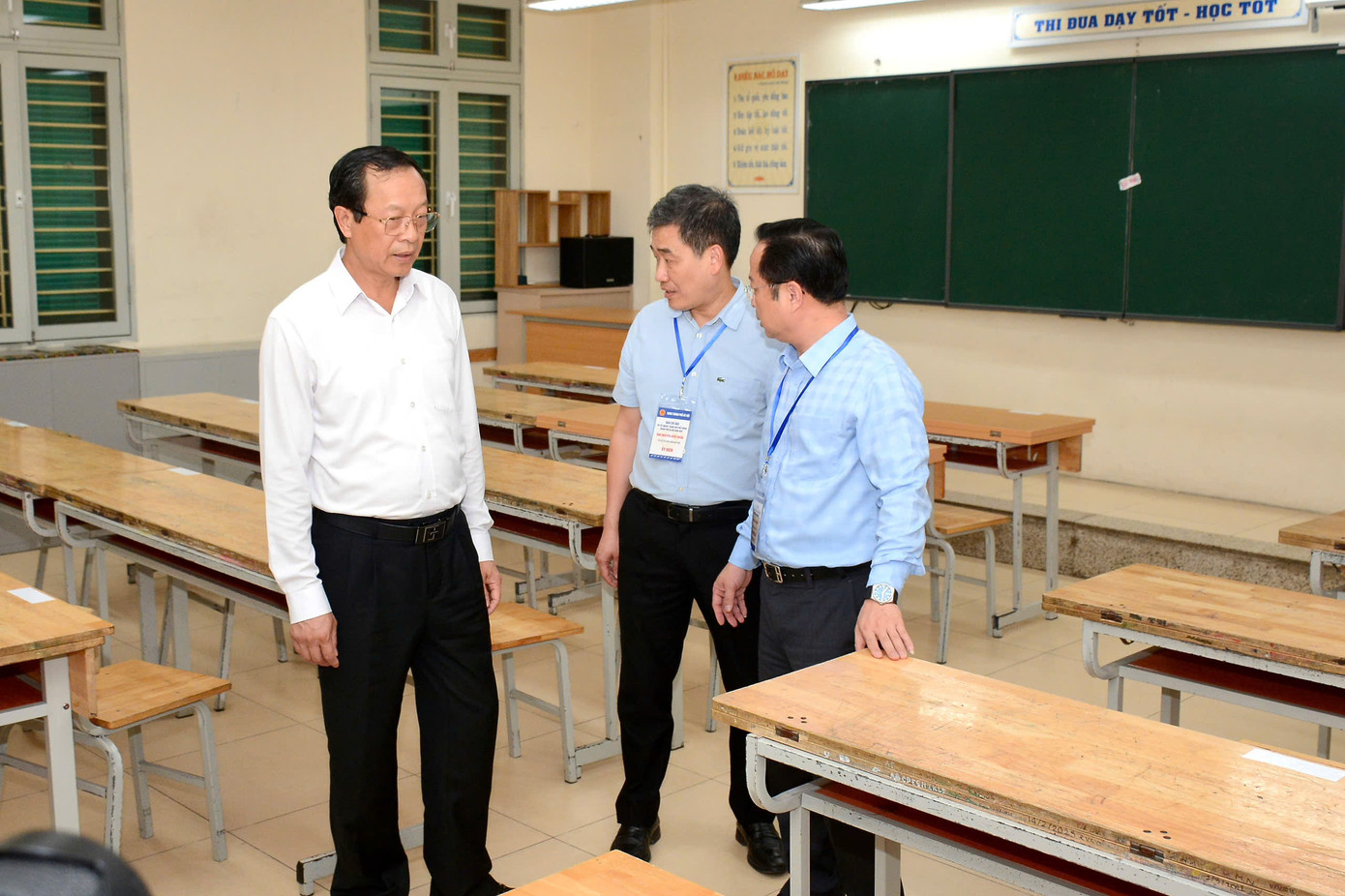 Lãnh đạo Bộ GD&amp;ĐT kiểm tra công tác chuẩn bị kỳ thi tại Hà Nội, ngày 20/6.