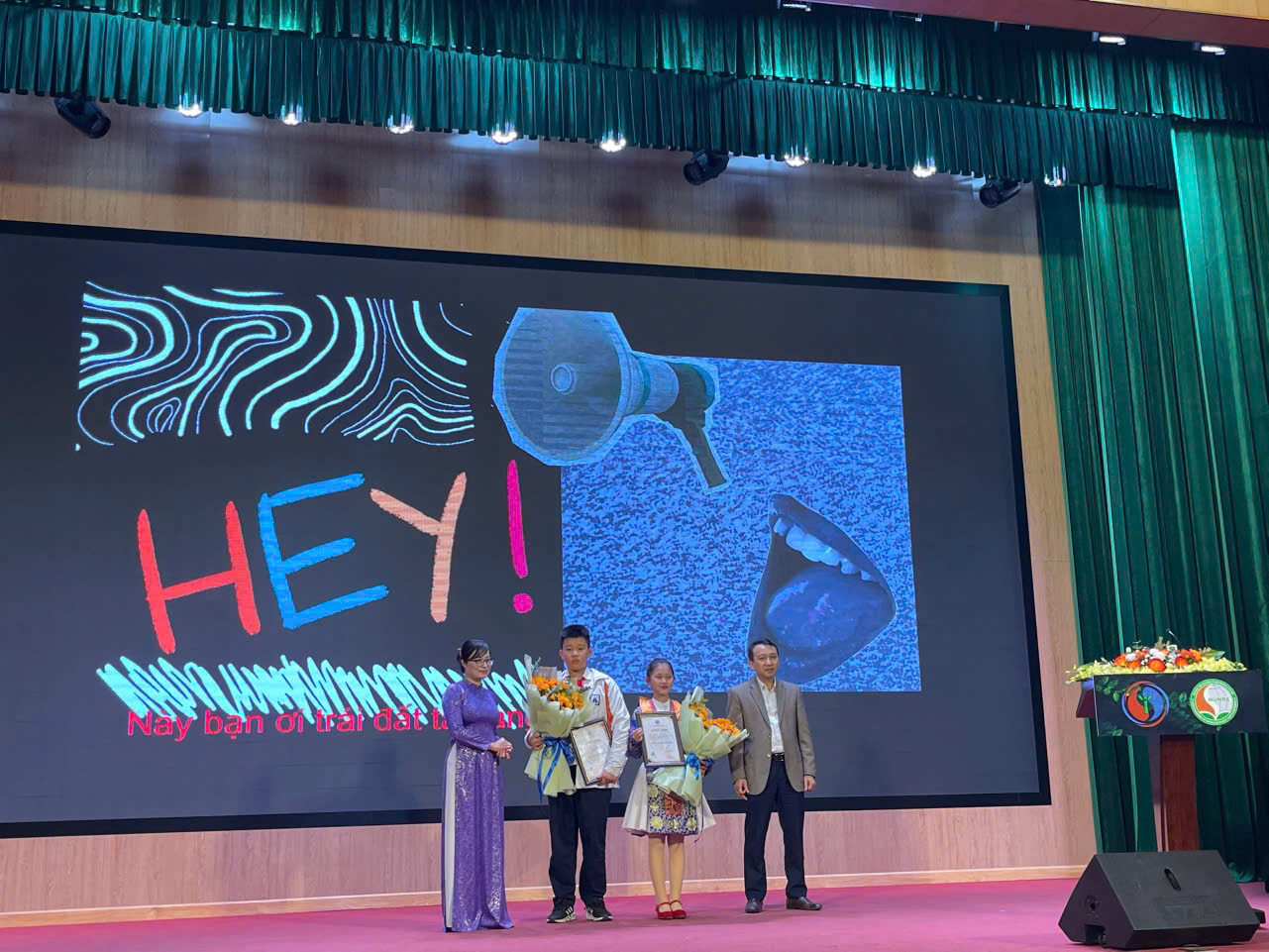 Thái là một trong 2 học sinh xuất sắc được Bộ Tài nguyên và Môi trường trao giải Nhất cuộc thi Đại sứ giảm nhựa diễn ra hồi đầu tháng 12 vừa qua.