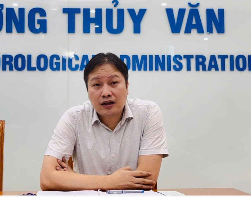 Ông Võ Văn Hoà chia sẻ thông tin về tình hình lũ lụt tại Hà Nội trưa nay (11/9).