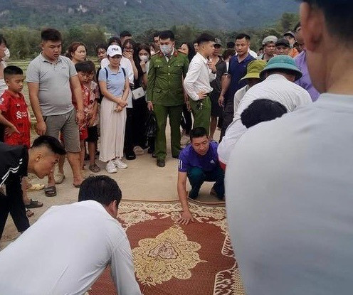 Một học sinh lớp 11, Trường THPT Lý Thánh Tông (Hà Nội) tử vong khi đi dã ngoại cùng nhà trường. Một học sinh lớp 11, Trường THPT Lý Thánh Tông (Hà Nội) tử vong khi đi dã ngoại cùng nhà trường.