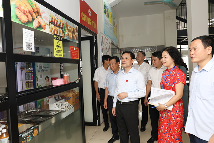 Hà Nội vừa có các đoàn khảo sát về xây dựng trường lớp bậc phổ thông. Hà Nội vừa có các đoàn khảo sát về xây dựng trường lớp bậc phổ thông.