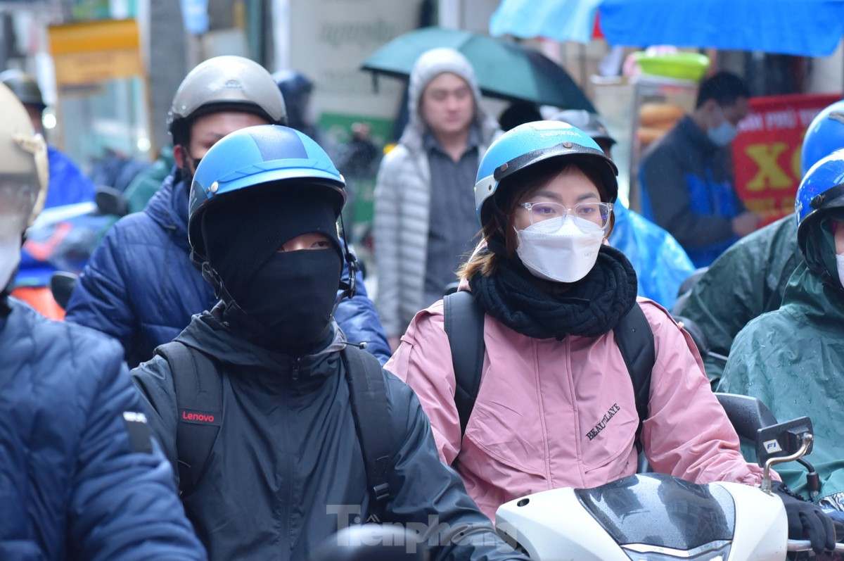 Hôm nay ô nhiễm không khí rất nghiêm trọng. Hôm nay ô nhiễm không khí rất nghiêm trọng.