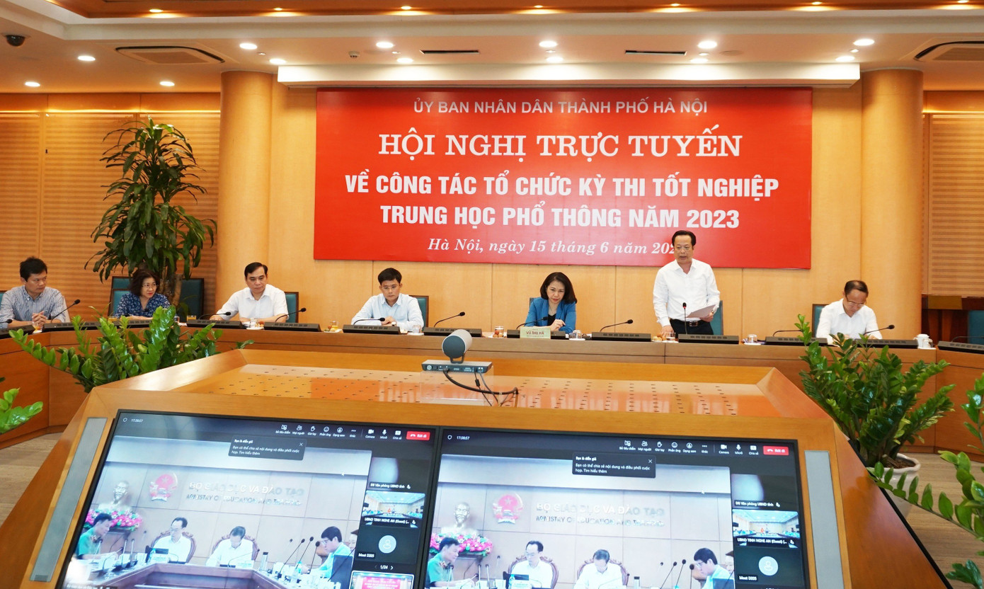 Ông Trần Thế Cương, Giám đốc Sở GD&ĐT Hà Nội báo cáo tại hội nghị sáng 15/6. Ông Trần Thế Cương, Giám đốc Sở GD&ĐT Hà Nội báo cáo tại hội nghị sáng 15/6.
