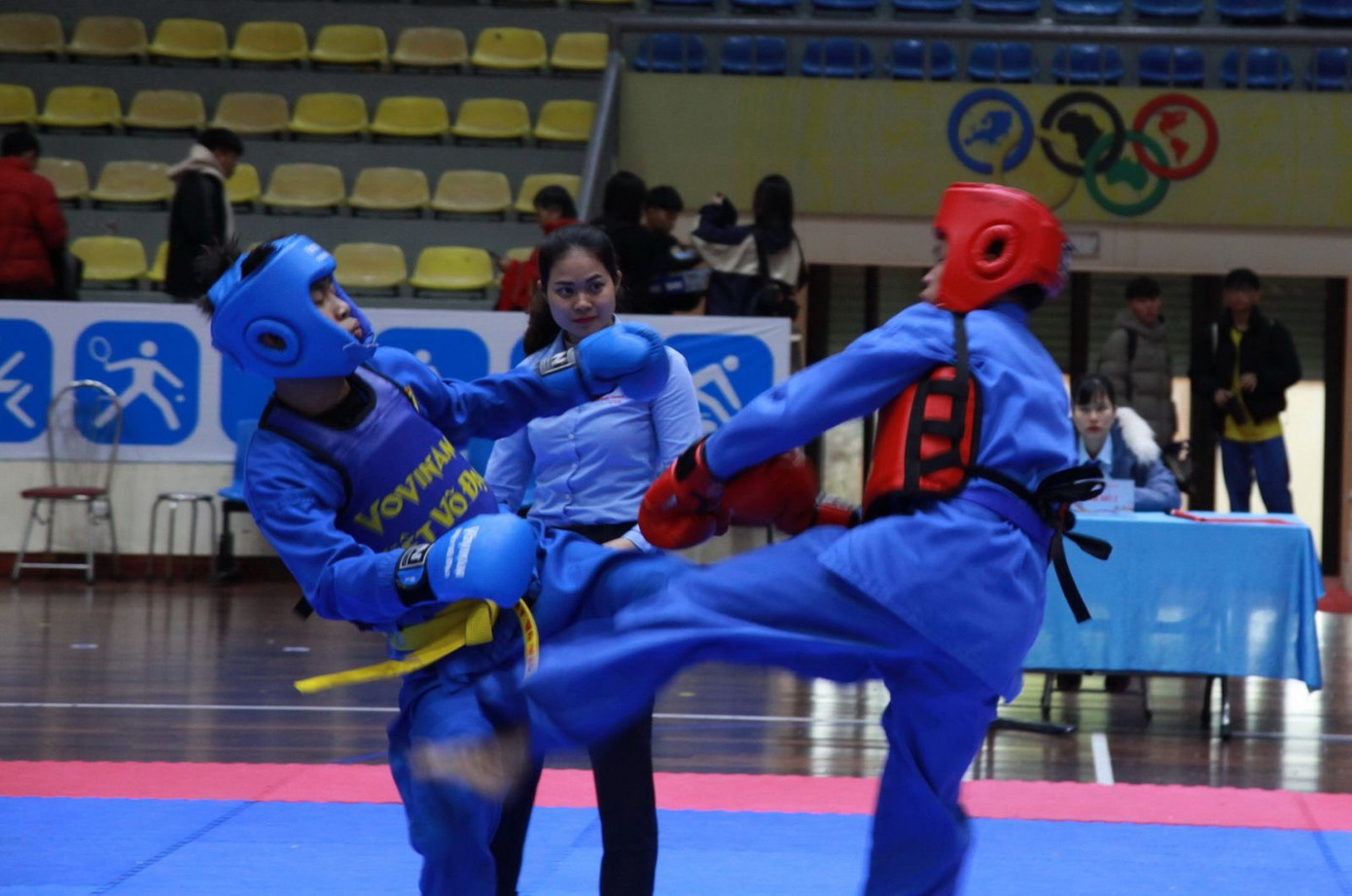 Học sinh Hà Nội tranh tài trong tiết mục võ Vivonam.