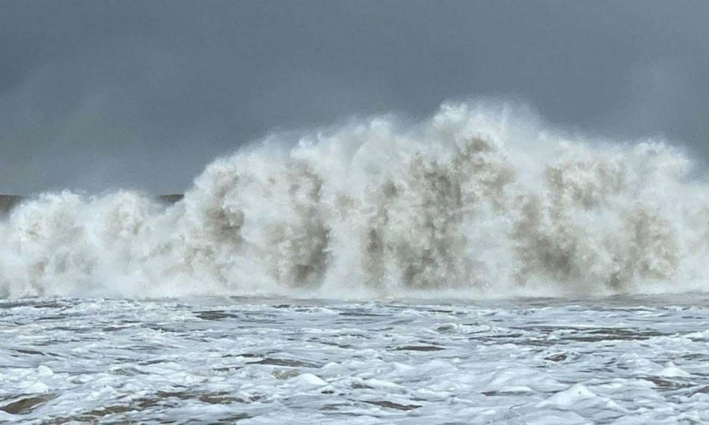 Thời tiết xấu trên nhiều vùng biển nước ta trong đêm nay và ngày mai (29/5).