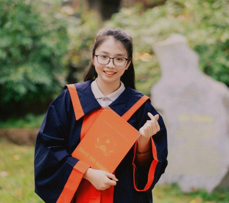 Đặng Diệp Chi cùng lúc đỗ chuyên Toán của 4 ngôi trường nổi tiếng của Hà Nội. Đặng Diệp Chi cùng lúc đỗ chuyên Toán của 4 ngôi trường nổi tiếng của Hà Nội.