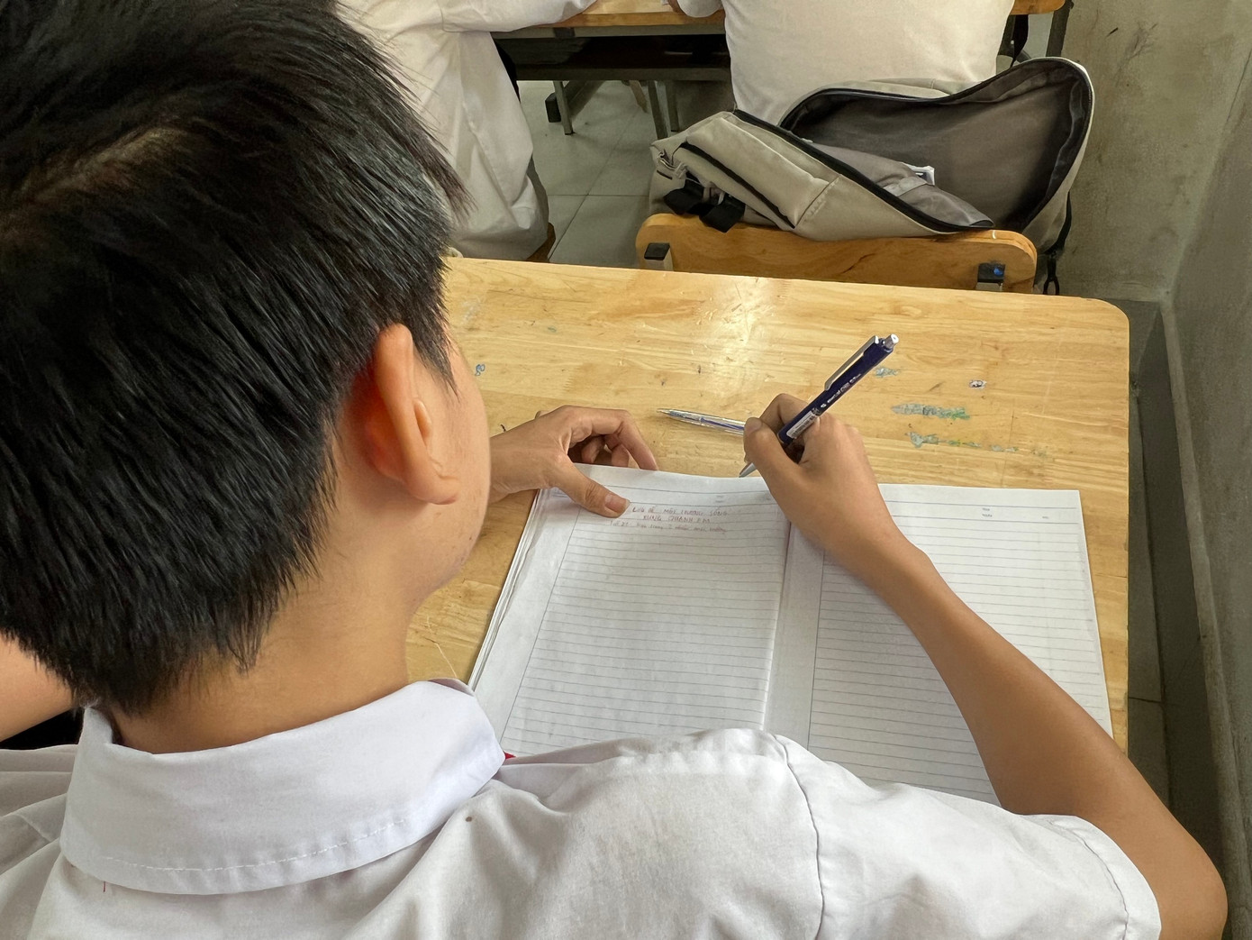 Ngay sau khi kết thúc kỳ thi, có thông tin, trước đó đề thi môn Toán đã bị lộ vì đề thi học sinh giỏi của quận Hai Bà Trưng giống với đề ôn tập của học sinh ở quận khác. Ngay sau khi kết thúc kỳ thi, có thông tin, trước đó đề thi môn Toán đã bị lộ vì đề thi học sinh giỏi của quận Hai Bà Trưng giống với đề ôn tập của học sinh ở quận khác.