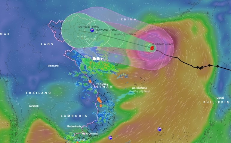 Bão Talim đạt cường độ mạnh nhất trong hôm nay, khi áp sát bán đảo Lôi Châu của Trung Quốc. Bão Talim đạt cường độ mạnh nhất trong hôm nay, khi áp sát bán đảo Lôi Châu của Trung Quốc.