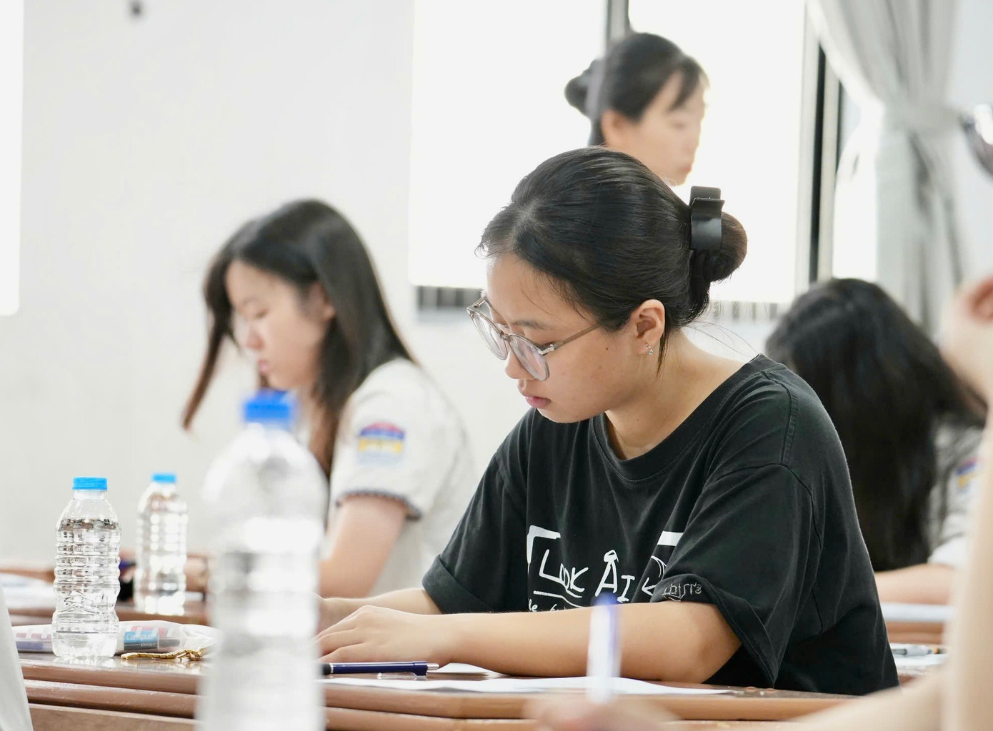 Thí sinh hoàn thành ngày thi đầu tiên. (ảnh: Hoàng Mạnh Thắng) Thí sinh hoàn thành ngày thi đầu tiên. (ảnh: Hoàng Mạnh Thắng)