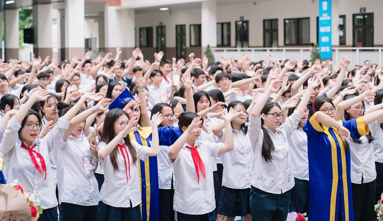 Học sinh lớp 9 Trường THCS Giảng Võ trong lễ trưởng thành, tạm biệt mái trường hồi tháng 5/2025. Học sinh lớp 9 Trường THCS Giảng Võ trong lễ trưởng thành, tạm biệt mái trường hồi tháng 5/2025.