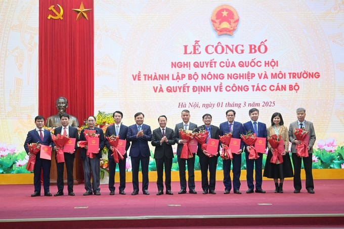 Bộ trưởng Đỗ Đức Duy trao quyết định bổ nhiệm lãnh đạo các Vụ Tổ chức cán bộ, Thanh tra Bộ Nông nghiệp và Môi trường. Bộ trưởng Đỗ Đức Duy trao quyết định bổ nhiệm lãnh đạo các Vụ Tổ chức cán bộ, Thanh tra Bộ Nông nghiệp và Môi trường.