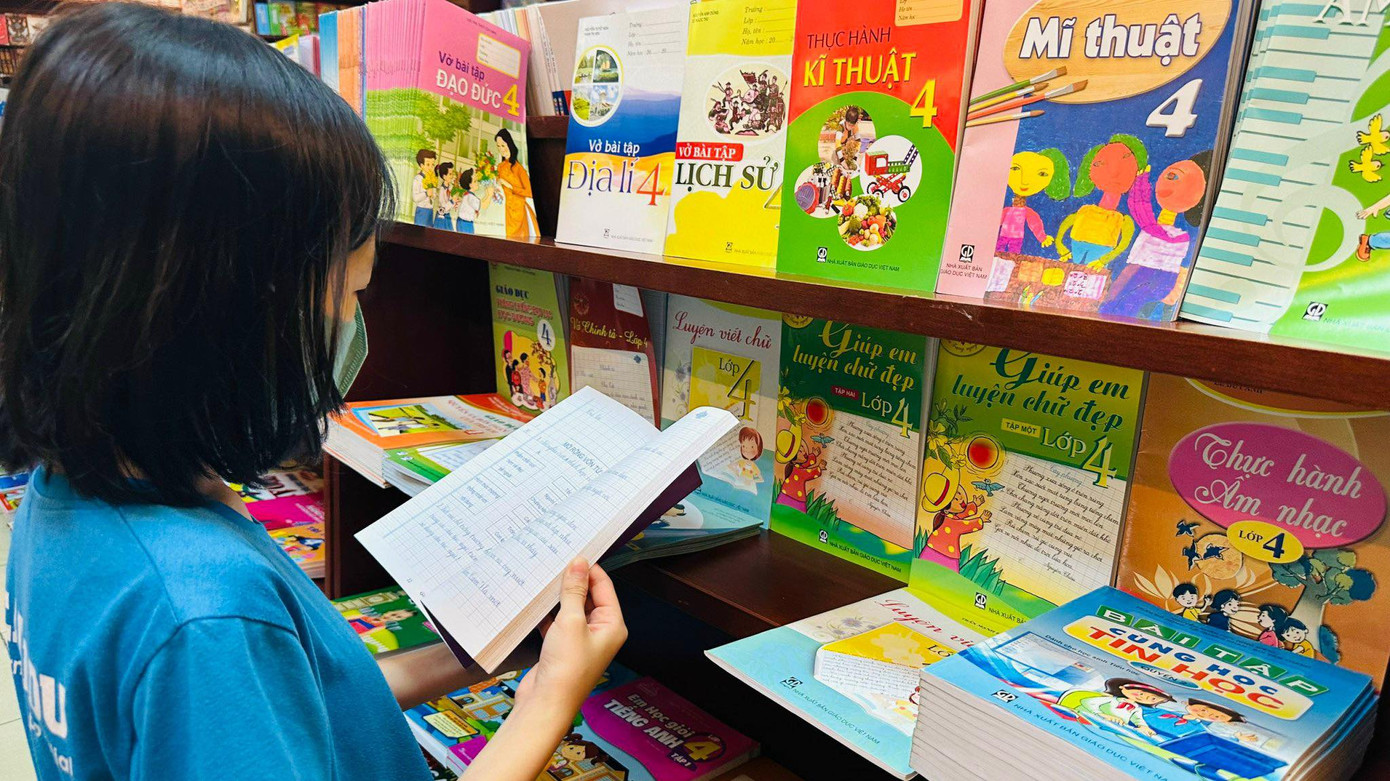 Năm học 2023-2024 là năm đầu tiên áp dụng sách giáo khoa mới đối với lớp 4, lớp 8, lớp 11. Năm học 2023-2024 là năm đầu tiên áp dụng sách giáo khoa mới đối với lớp 4, lớp 8, lớp 11.