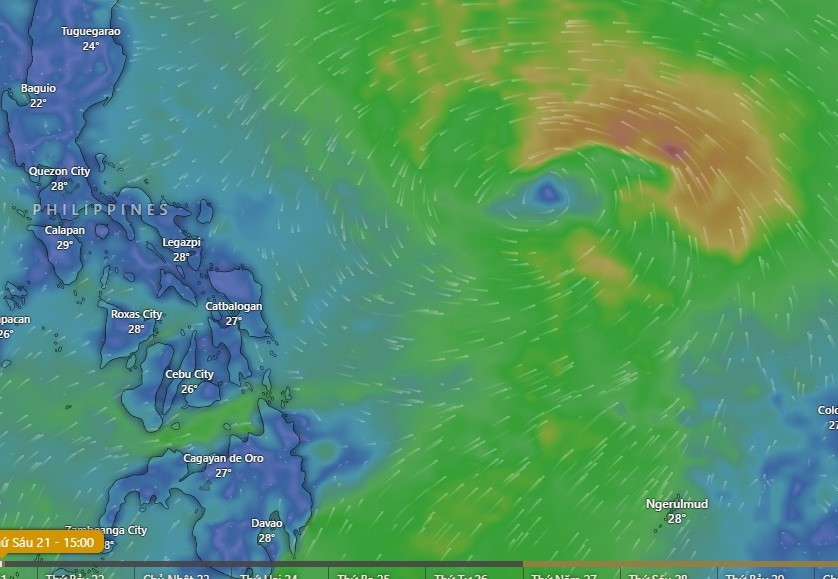 Bão Doksuri đang hoạt động ngoài khơi Philippines. Nguồn: Windy.com.