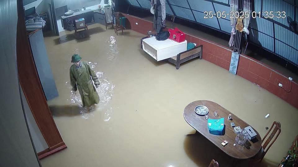 Mưa lớn gây ngập diện rộng đêm qua ở Hà Tĩnh.