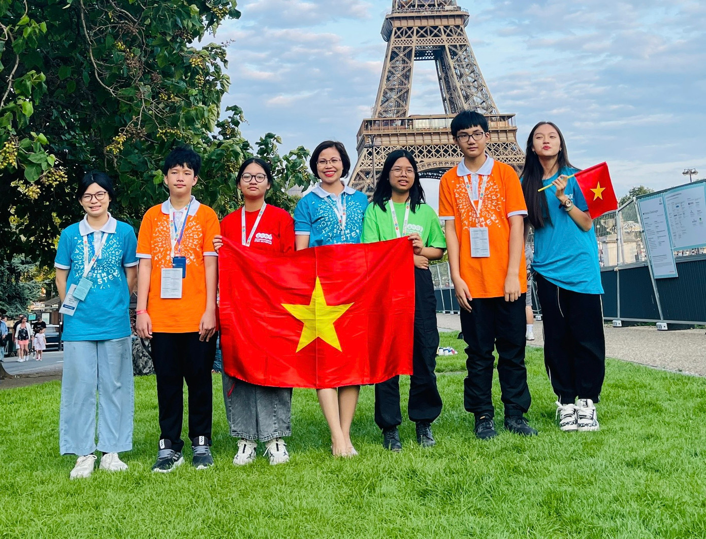 Nhóm học sinh dự thi STEM Olympiad Quốc tế 2023. Nhóm học sinh dự thi STEM Olympiad Quốc tế 2023.