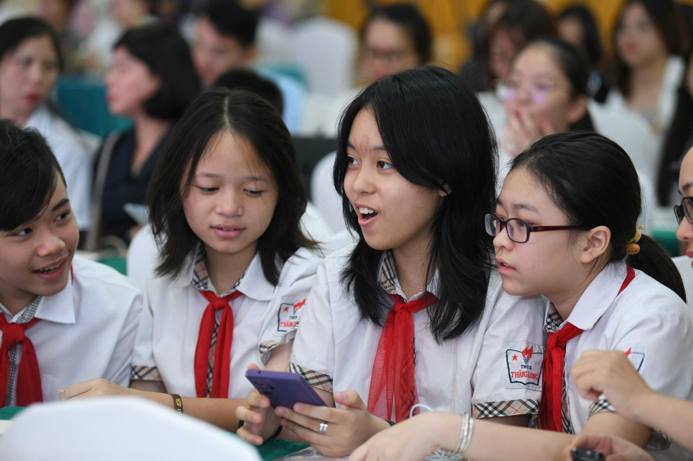 Kiến thức về bảo vệ môi trường nói chung và phân loại rác đầu nguồn nói riêng được các chuyên gia diễn giải nhiều hình thức, trong đó có thông qua dạng tổ chức trò chơi khiến các em rất hào hứng.