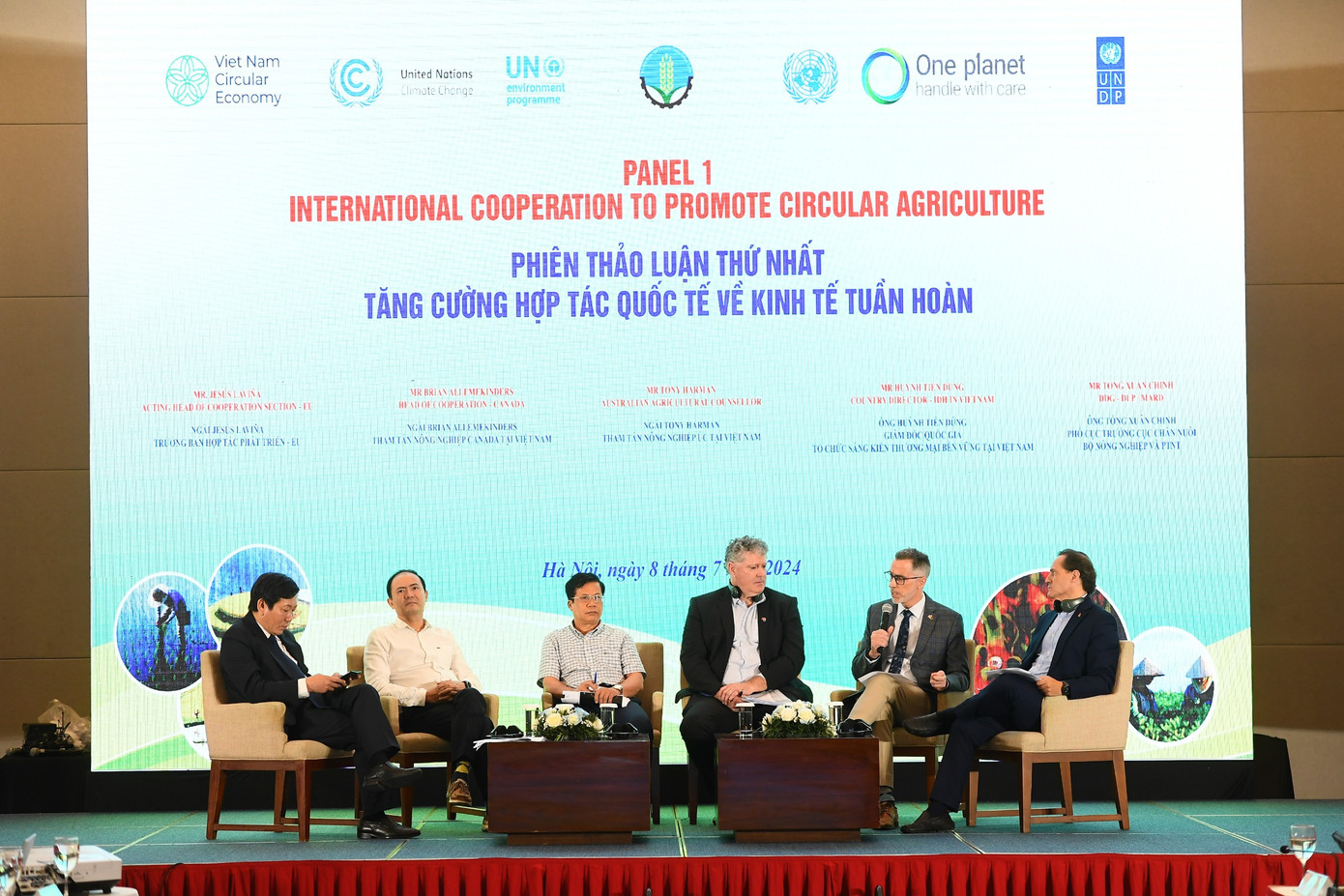 Các chuyên gia thảo luận về nông nghiệp tuần hoàn.