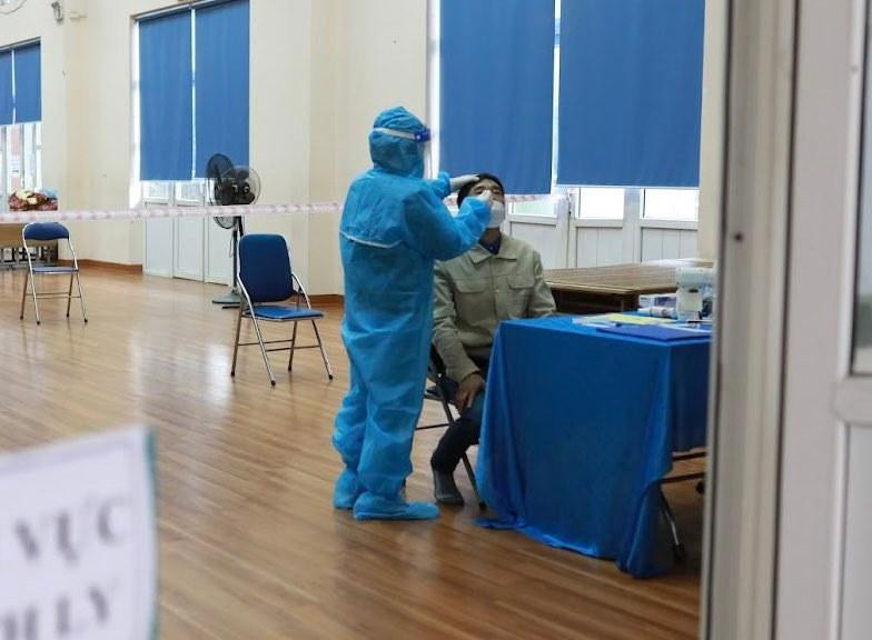 Y tế trường học test nhanh COVID-19 cho giáo viên (ảnh: Như Ý). Y tế trường học test nhanh COVID-19 cho giáo viên (ảnh: Như Ý).