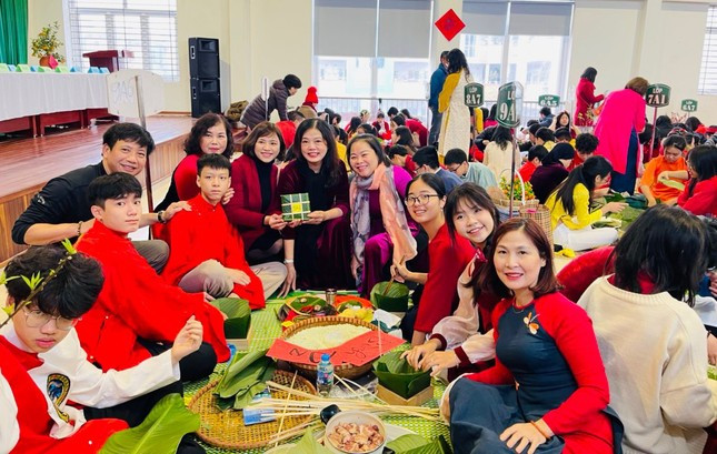 Với lịch này, học sinh Hà Nội nghỉ Tết ít hơn học sinh ở thành phố Hồ Chí Minh 2 ngày. Với lịch này, học sinh Hà Nội nghỉ Tết ít hơn học sinh ở thành phố Hồ Chí Minh 2 ngày.