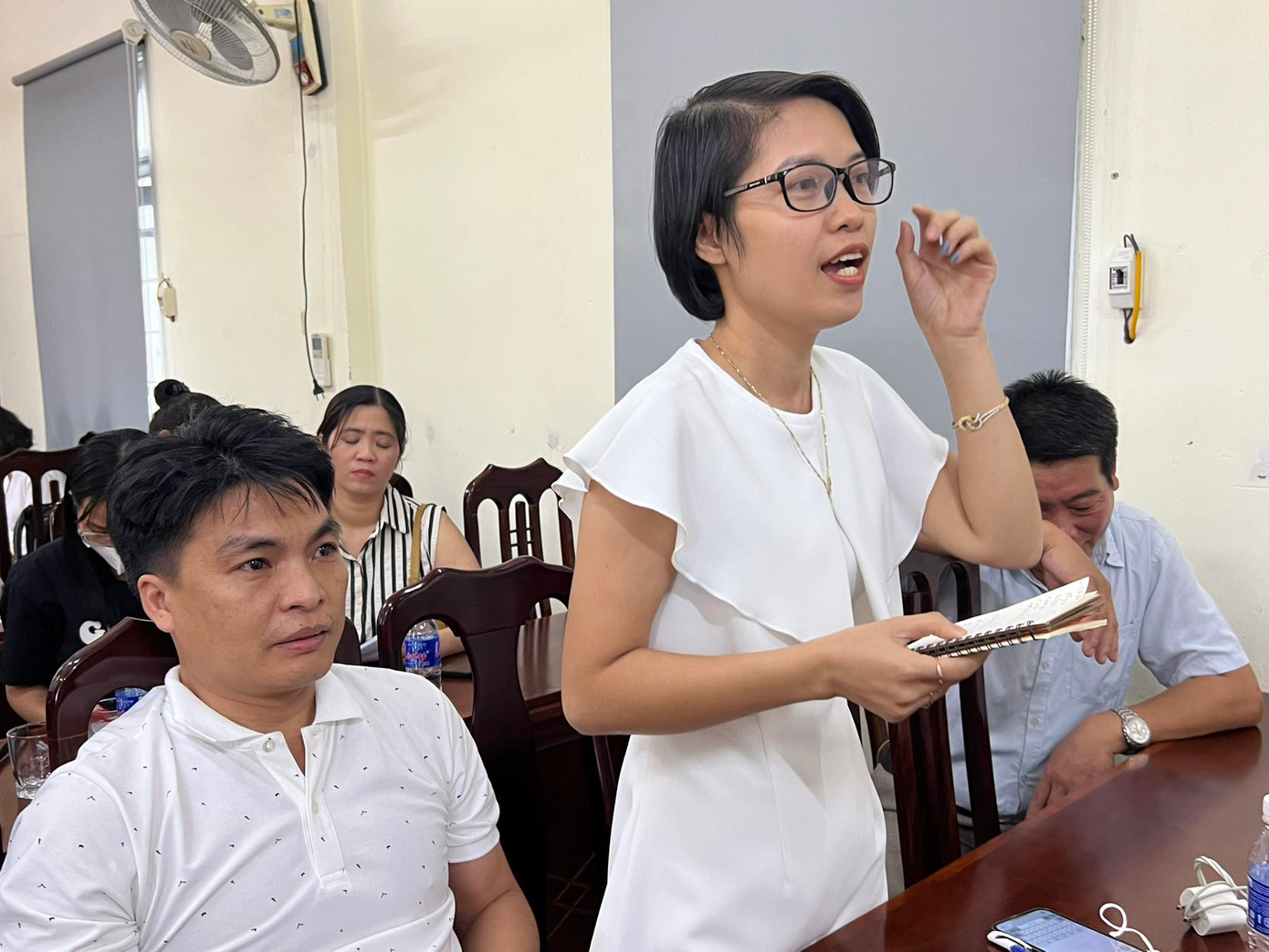 Ban đại diện phụ huynh yêu cầu phía Công ty cung cấp thực phẩm giải trình rõ vấn đề, định lượng thực phẩm bị thiếu. Ban đại diện phụ huynh yêu cầu phía Công ty cung cấp thực phẩm giải trình rõ vấn đề, định lượng thực phẩm bị thiếu.