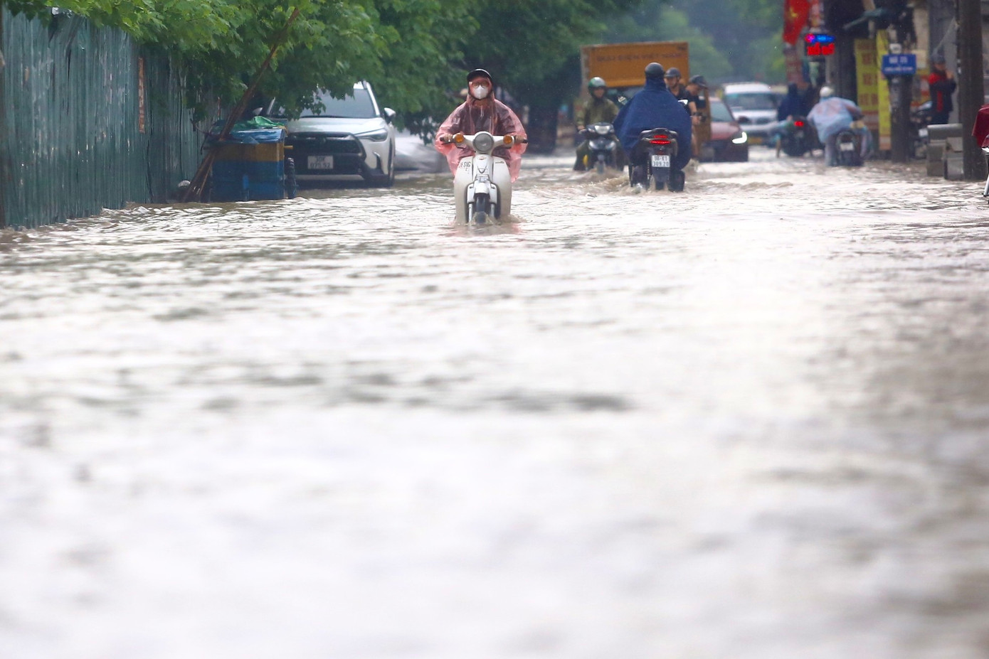 Mưa lớn đỉnh điểm có thể quay trở lại từ chiều tối nay đến chiều mai (11/9). Mưa lớn đỉnh điểm có thể quay trở lại từ chiều tối nay đến chiều mai (11/9).