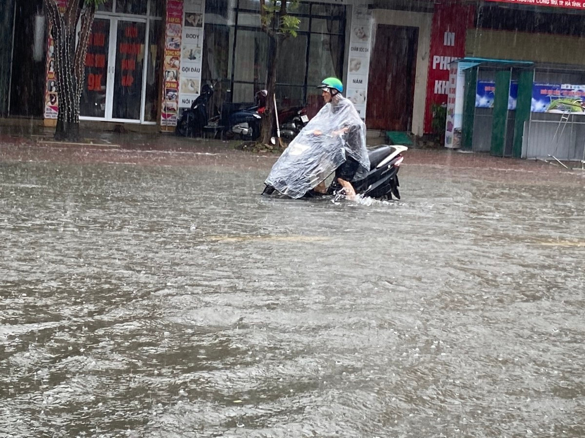 Hà Tĩnh là nơi đón lượng mưa đặc biệt to trong hôm nay. Hà Tĩnh là nơi đón lượng mưa đặc biệt to trong hôm nay.