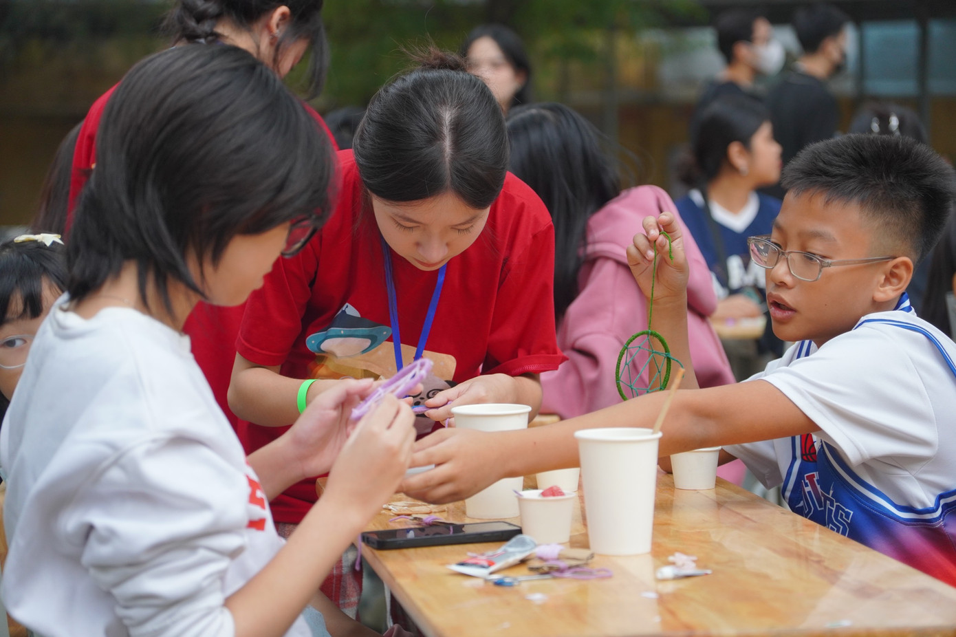 Các chuyên gia, nhà giáo cũng dành thời gian thảo luận, chia sẻ kinh nghiệm chuyển đổi số trong giáo dục.