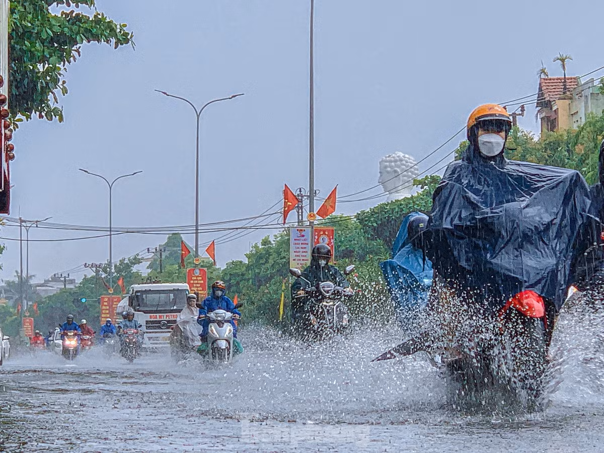Các tỉnh từ Quảng Bình đến Bình Định có thể đón mưa dông những ngày giáp Tết. Các tỉnh từ Quảng Bình đến Bình Định có thể đón mưa dông những ngày giáp Tết.
