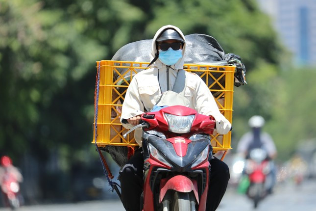 Hà Nội đón nắng nóng kéo dài nhiều ngày tới. Hà Nội đón nắng nóng kéo dài nhiều ngày tới.