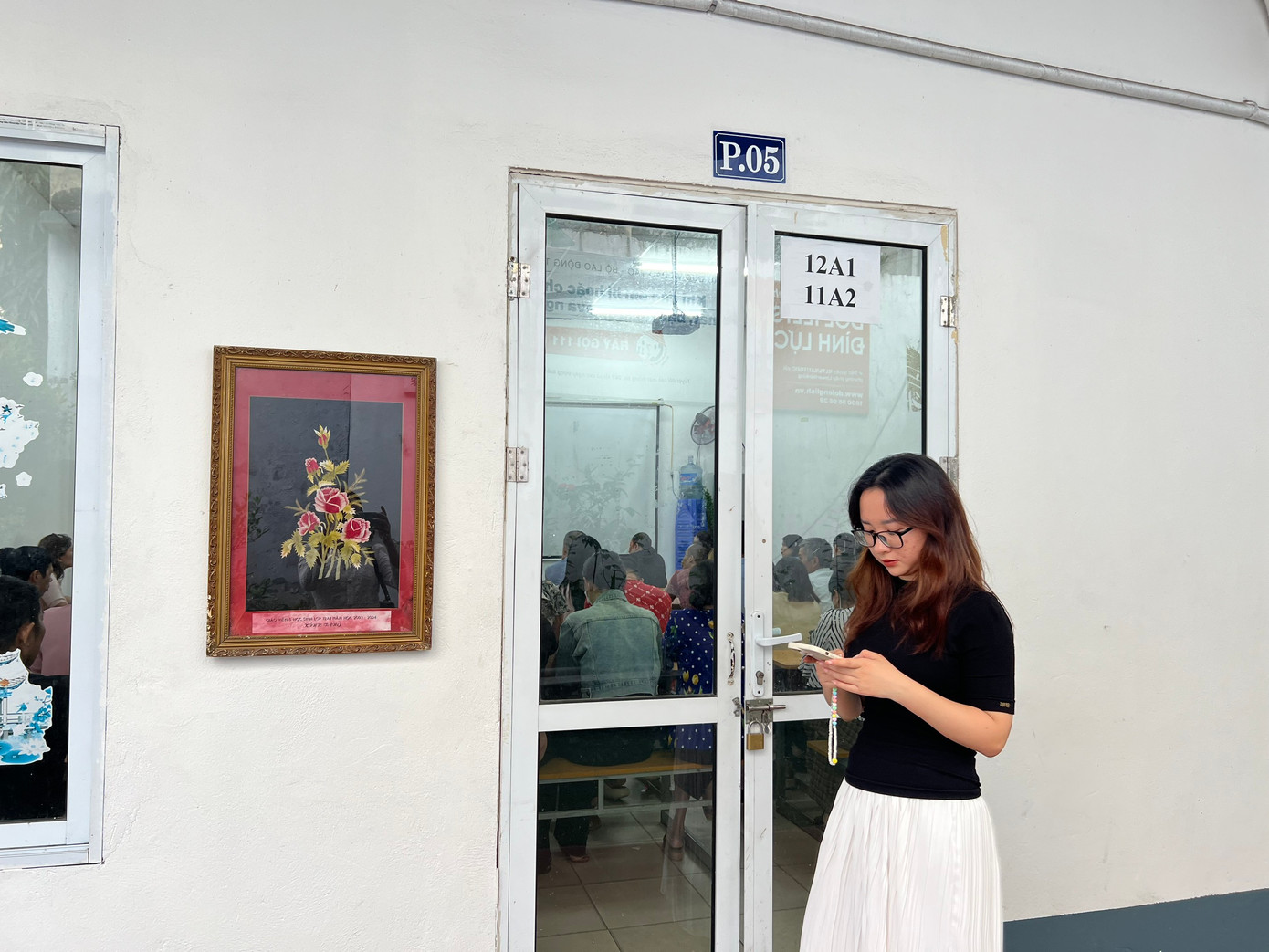 Trường này tổ chức họp phụ huynh nhằm giải quyết vấn đề tuyển sinh "chui" 174 học sinh lớp 10 vào chiều ngày 30/10. ảnh: Hà Linh Trường này tổ chức họp phụ huynh nhằm giải quyết vấn đề tuyển sinh "chui" 174 học sinh lớp 10 vào chiều ngày 30/10. ảnh: Hà Linh