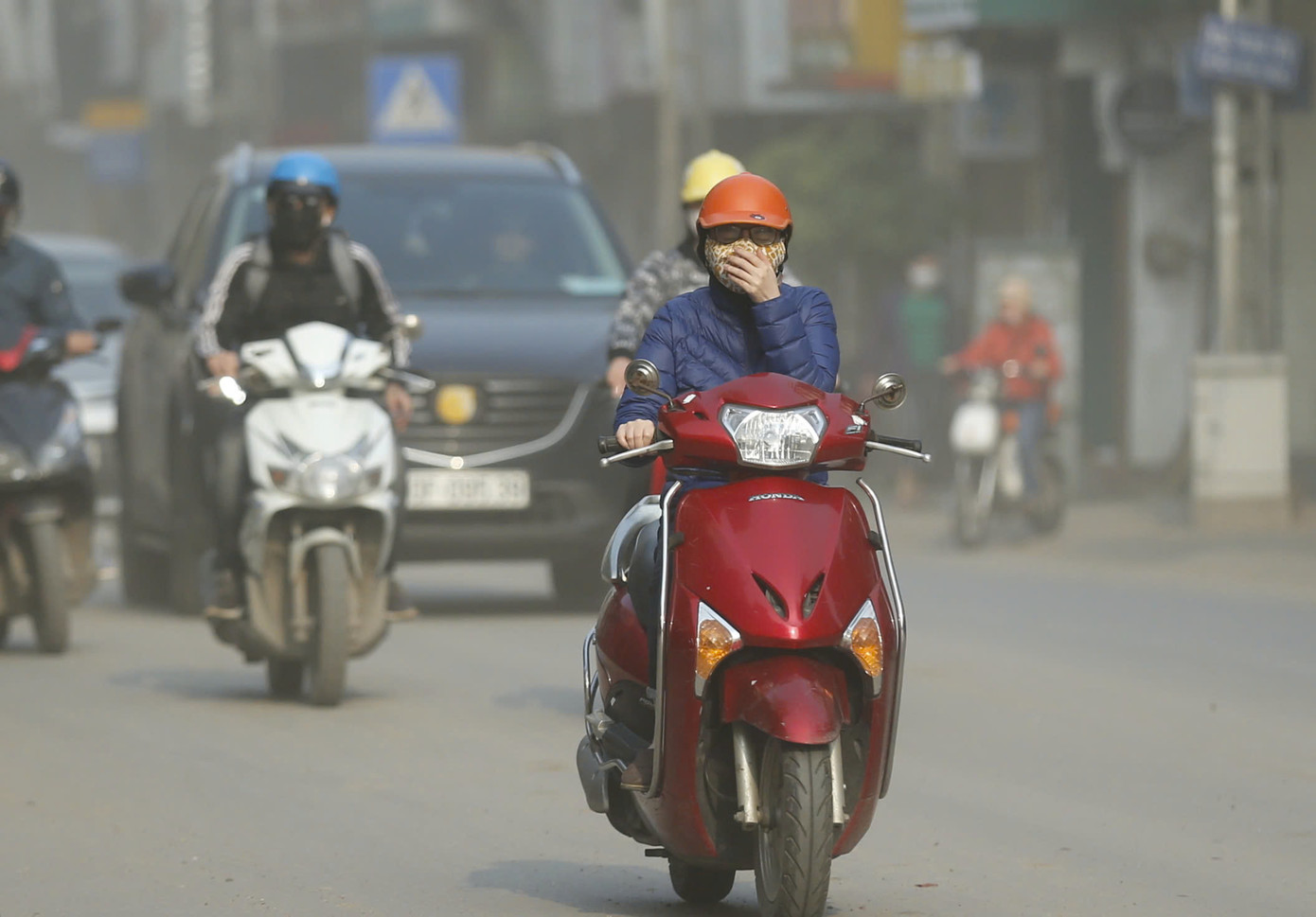 Ô nhiễm không khí là vấn đề môi trường nghiêm trọng ở các đô thị lớn Việt Nam. Ảnh: Như Ý.