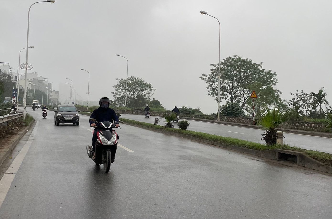 Miền Bắc tiếp tục mưa phùn, mưa nhỏ, sương mù trong sáng nay. Ảnh: Nguyễn Hoài. Miền Bắc tiếp tục mưa phùn, mưa nhỏ, sương mù trong sáng nay. Ảnh: Nguyễn Hoài.