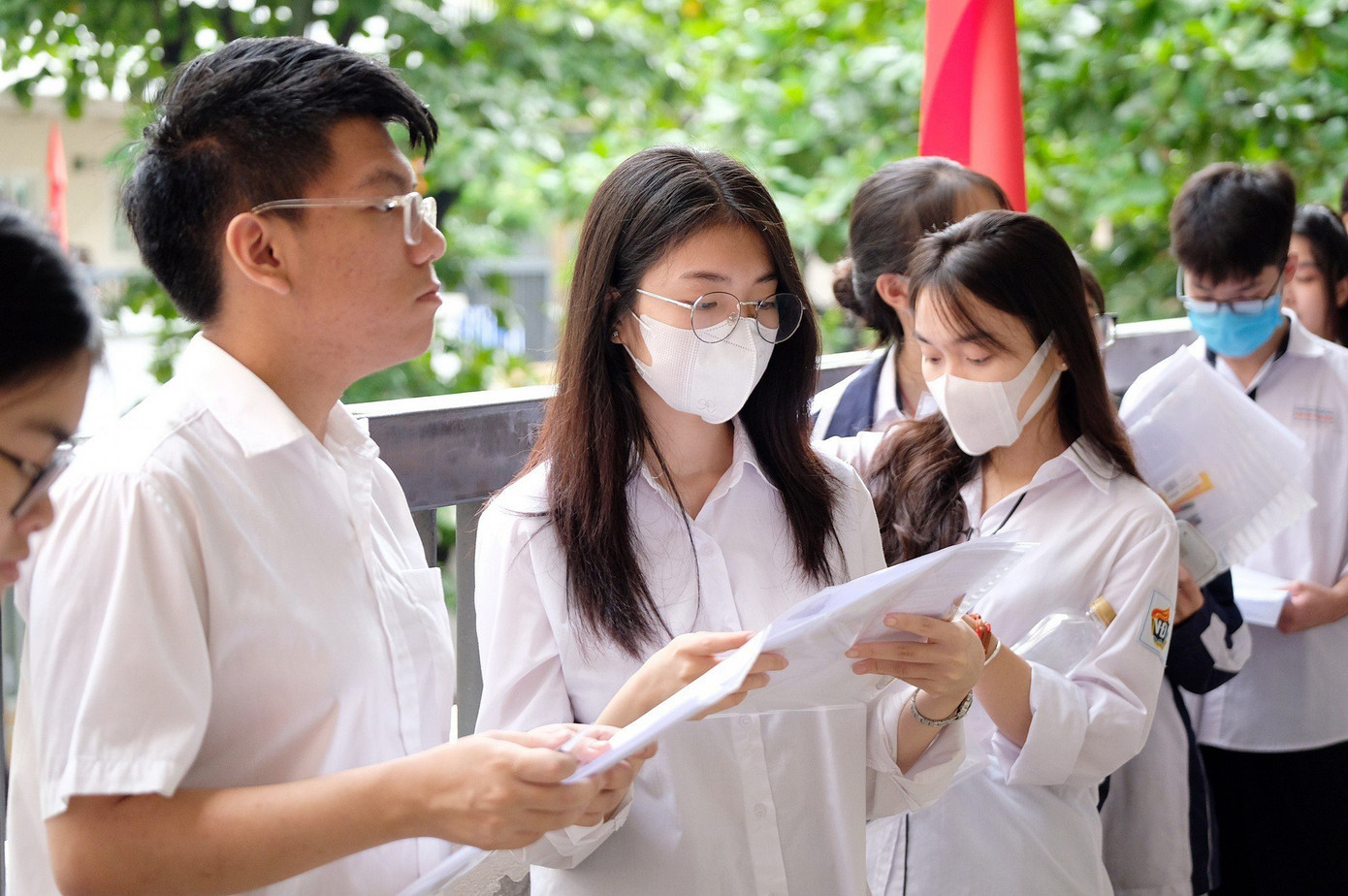 Kỳ thi tốt nghiệp THPT năm nay diễn ra từ ngày 26-28/9 với hơn 1 triệu thí sinh đăng ký dự thi. Kỳ thi tốt nghiệp THPT năm nay diễn ra từ ngày 26-28/9 với hơn 1 triệu thí sinh đăng ký dự thi.