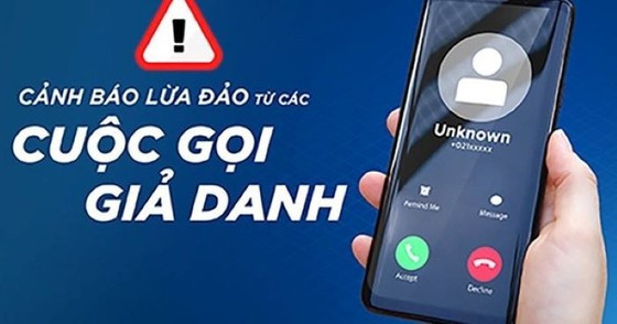Trường THPT Kim Liên phát đi thông báo khẩn tới toàn thể cha mẹ học sinh về hình thức lừa đảo mới của kẻ xấu. Trường THPT Kim Liên phát đi thông báo khẩn tới toàn thể cha mẹ học sinh về hình thức lừa đảo mới của kẻ xấu.