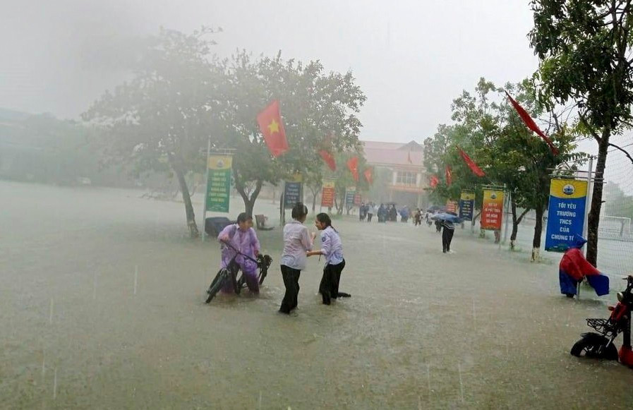 Hà Tĩnh chìm trong mưa lớn hôm nay. Hà Tĩnh chìm trong mưa lớn hôm nay.