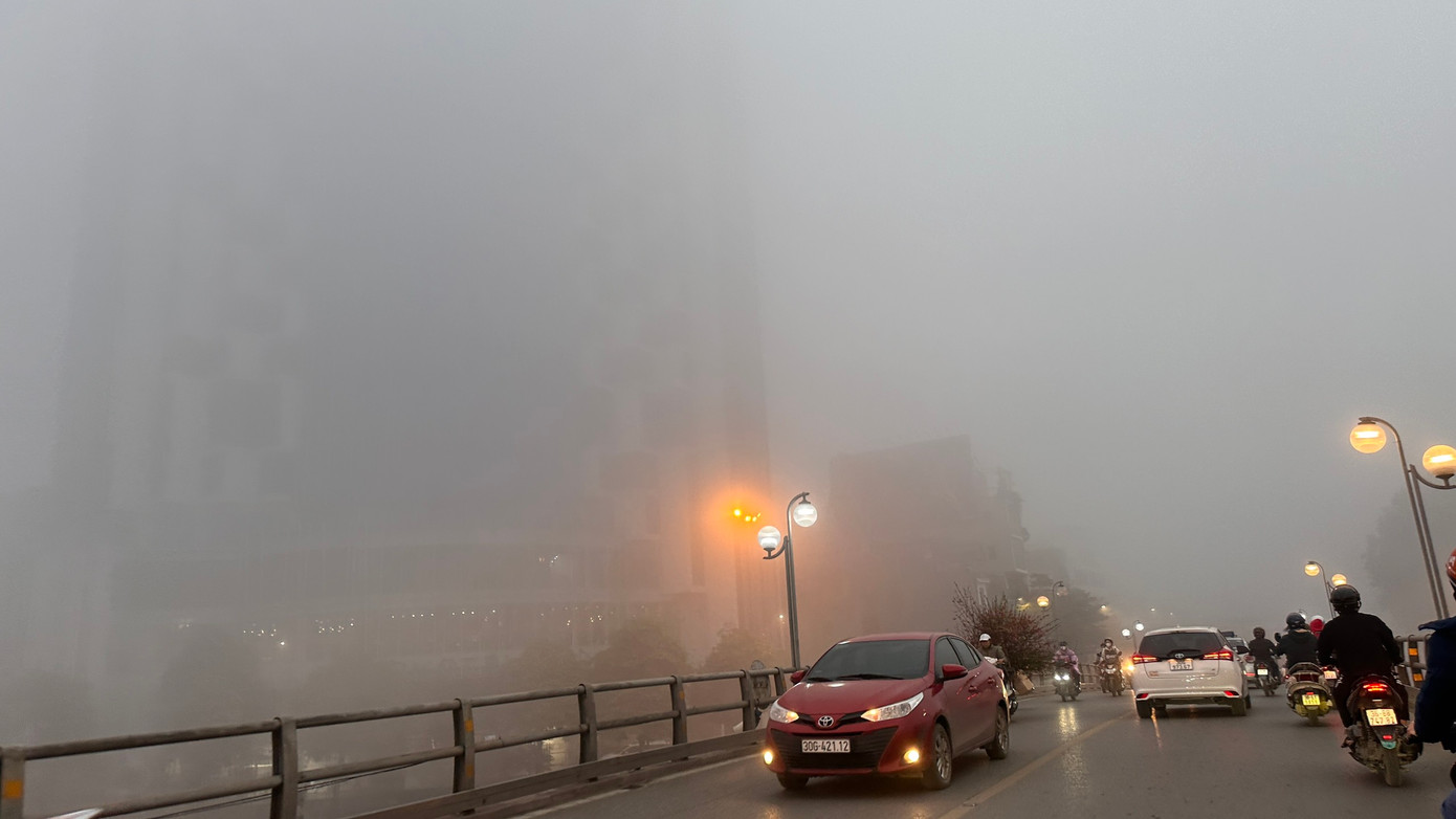 Miền Bắc có thể sương mù, nồm ẩm trong nhiều ngày tới. Miền Bắc có thể sương mù, nồm ẩm trong nhiều ngày tới.