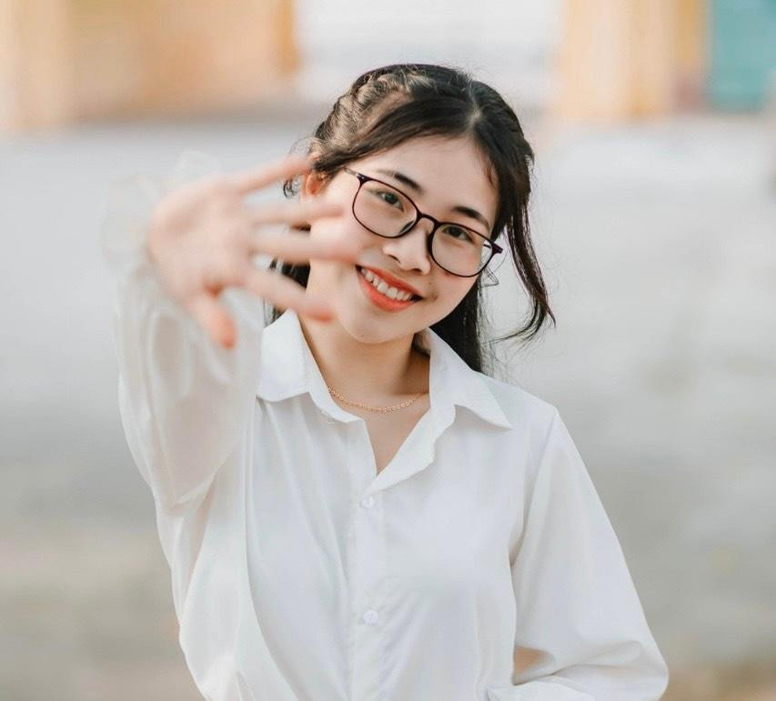 Nữ sinh Nguyễn Mai Anh là một trong 5 thí sinh xuất sắc đạt điểm tối đa bài thi Ngữ văn.