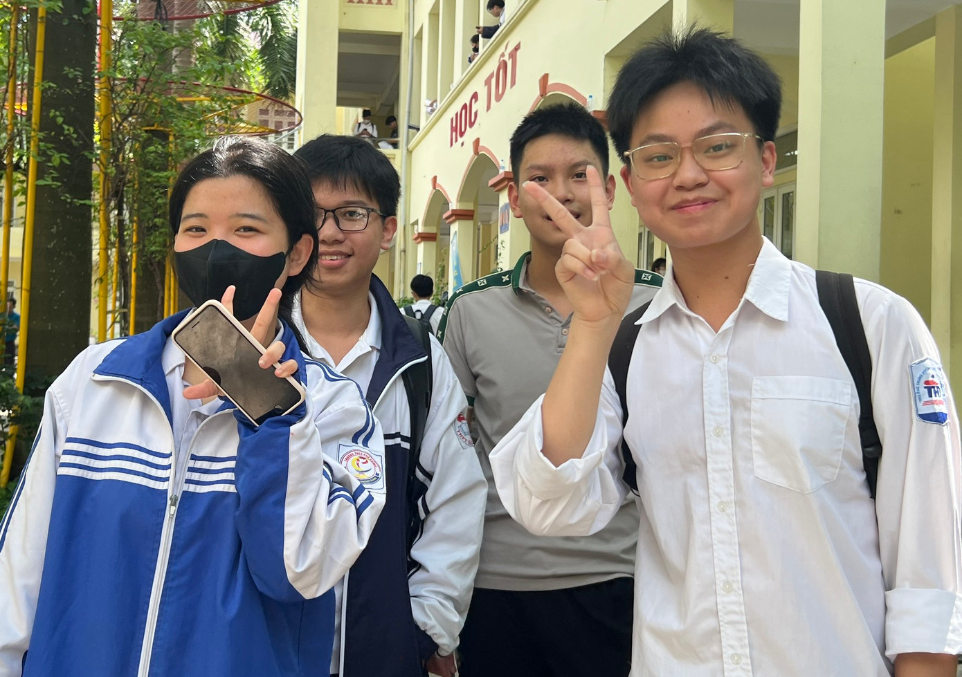 Đúng 14 giờ 30 phút chiều nay (26/6), thí sinh bắt đầu làm bài thi môn Toán.