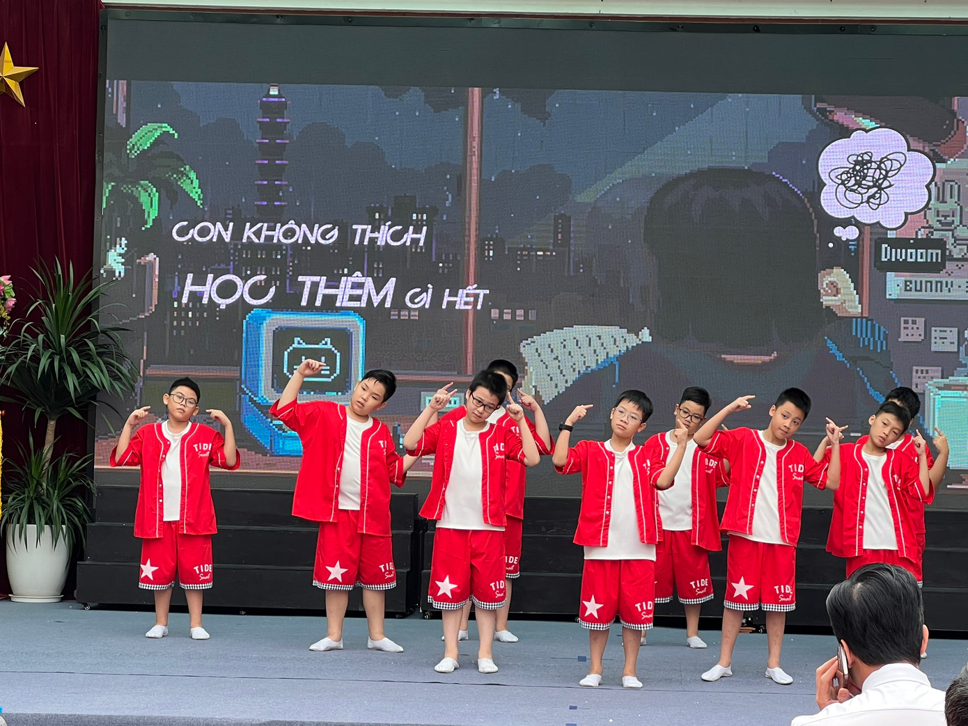 Thông tư 29 của Bộ GD&amp;ĐT &quot;cấm&quot; dạy thêm hoàn toàn các môn văn hóa đối với bậc tiểu học.