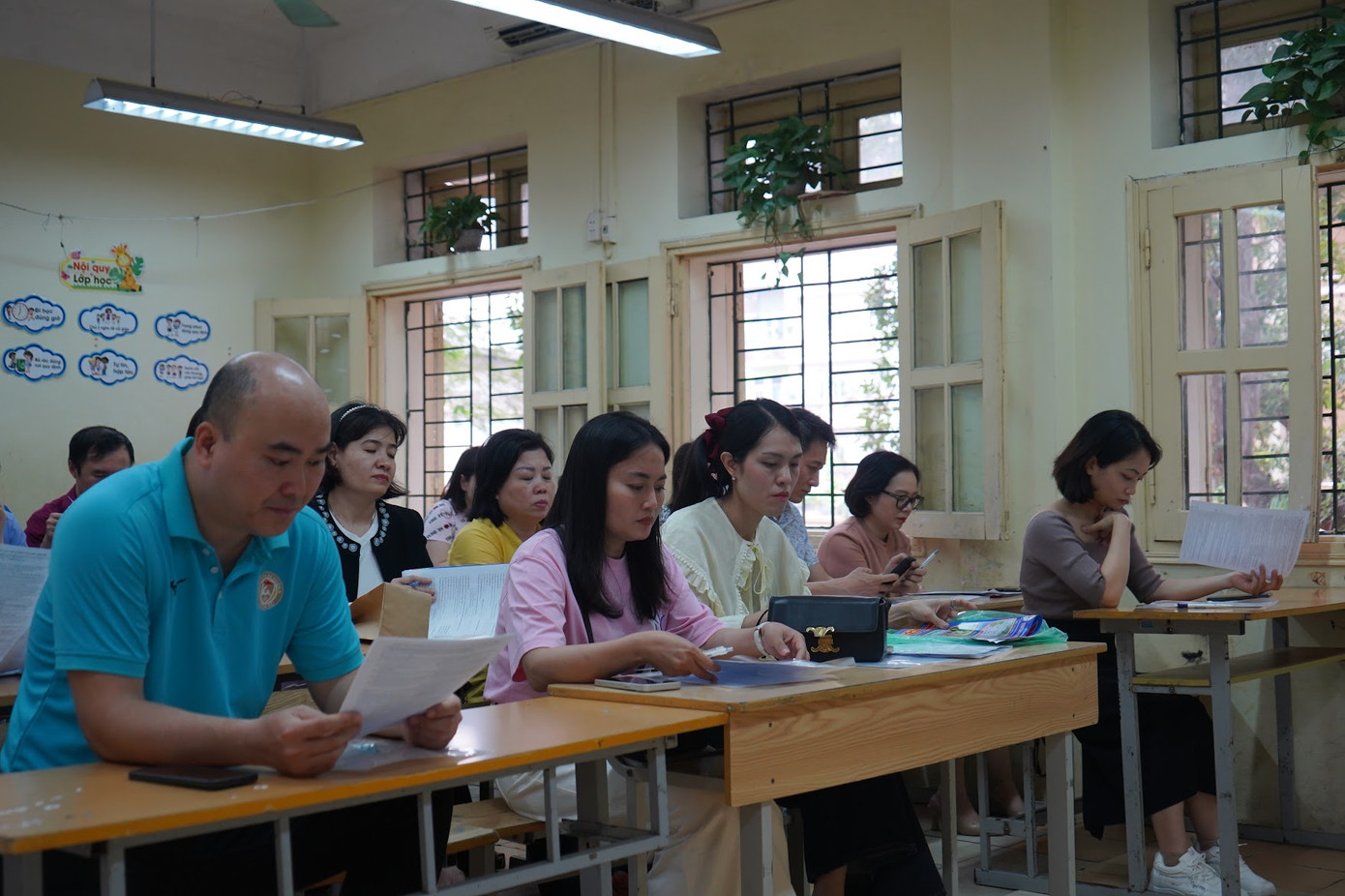 Trước khi đăng ký nguyện vọng, Trường THCS Đống Đa (Hà Nội) họp phụ huynh, phổ biến những điểm mới kỳ thi năm nay và giải đáp băn khoăn, tư vấn chọn trường THPT làm sao tăng khả năng trúng tuyển cho học sinh. Trước khi đăng ký nguyện vọng, Trường THCS Đống Đa (Hà Nội) họp phụ huynh, phổ biến những điểm mới kỳ thi năm nay và giải đáp băn khoăn, tư vấn chọn trường THPT làm sao tăng khả năng trúng tuyển cho học sinh.