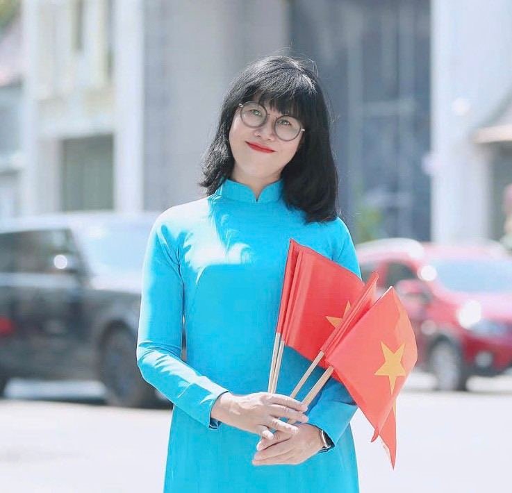 Cô Nguyễn Thị Vân Hồng, Hiệu trưởng Trường THCS Chương Dương.