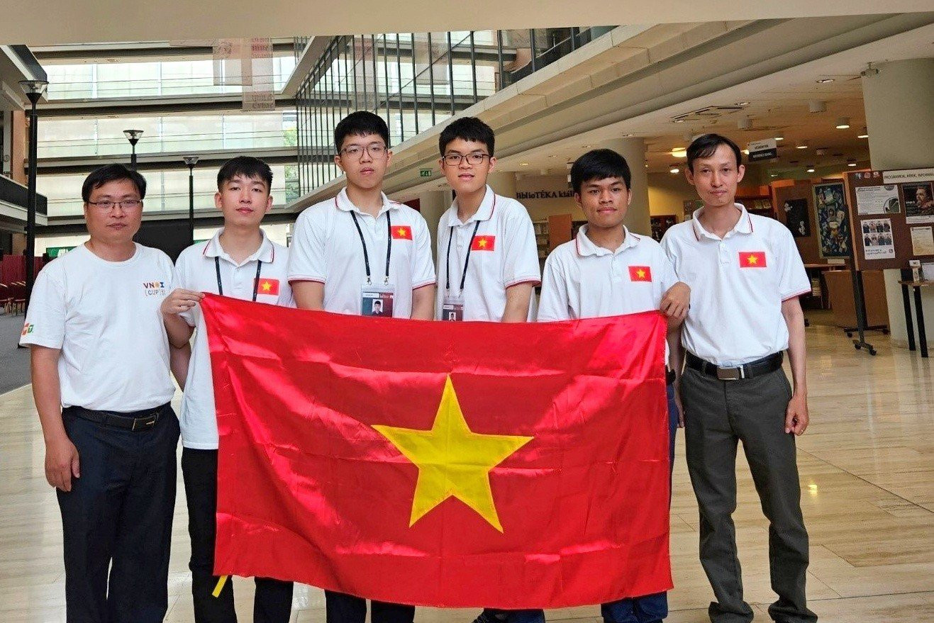 Học sinh Việt Nam giành 4 huy chương Olympic Tin học quốc tế.