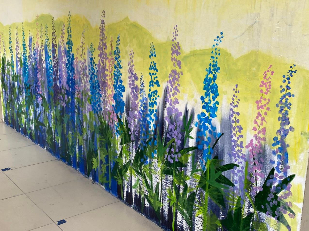 Những bức tường được giáo viên mỹ thuật vẽ lại đầy màu sắc chuẩn bị chào đón năm học mới. Những bức tường được giáo viên mỹ thuật vẽ lại đầy màu sắc chuẩn bị chào đón năm học mới.