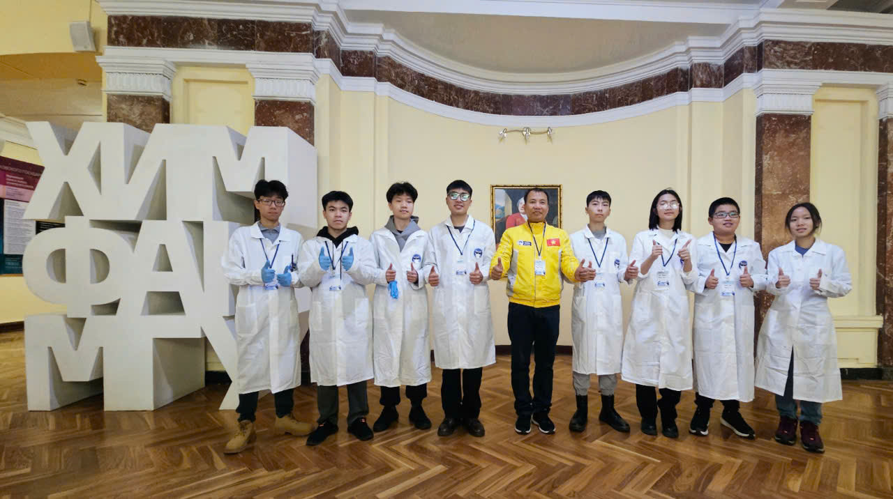 Học sinh Việt Nam dự vòng Chung kết Kỳ thi Olympic Dự án Hóa học Quốc tế năm 2025 tại Trường Đại học Quốc gia Moscow, Liên bang Nga. Học sinh Việt Nam dự vòng Chung kết Kỳ thi Olympic Dự án Hóa học Quốc tế năm 2025 tại Trường Đại học Quốc gia Moscow, Liên bang Nga.